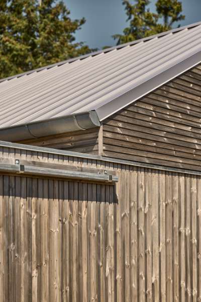 Rib Sheets on the roof set the stage for summer cottage coziness, Torndrupskovvej 3, 9370 Hals, Denmark